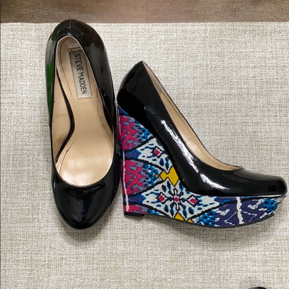 Steve Madden round toe black w/multicolor platform